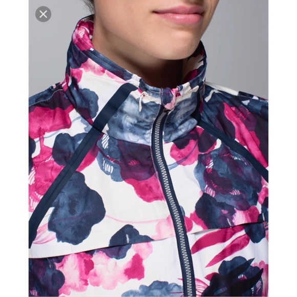 Lululemon misty miss jacket-size 4 windbreaker/rain shell - Picture 11 of 13